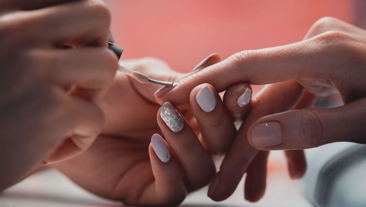Diseños de uñas románticos para presumir en San Valentín