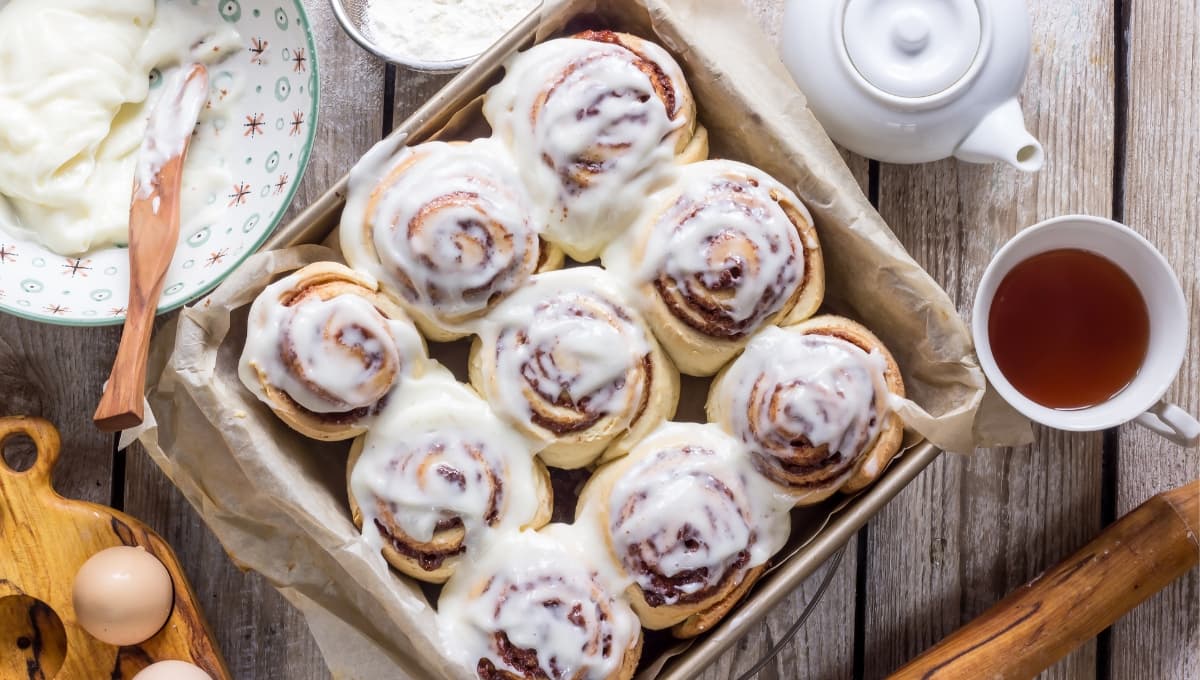 La mejor receta de rollos de canela glaseados listos en 30 minutos