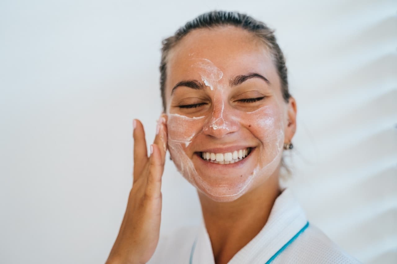 Aprende a preparar esta crema coreana de arroz para aclarar tu rostro