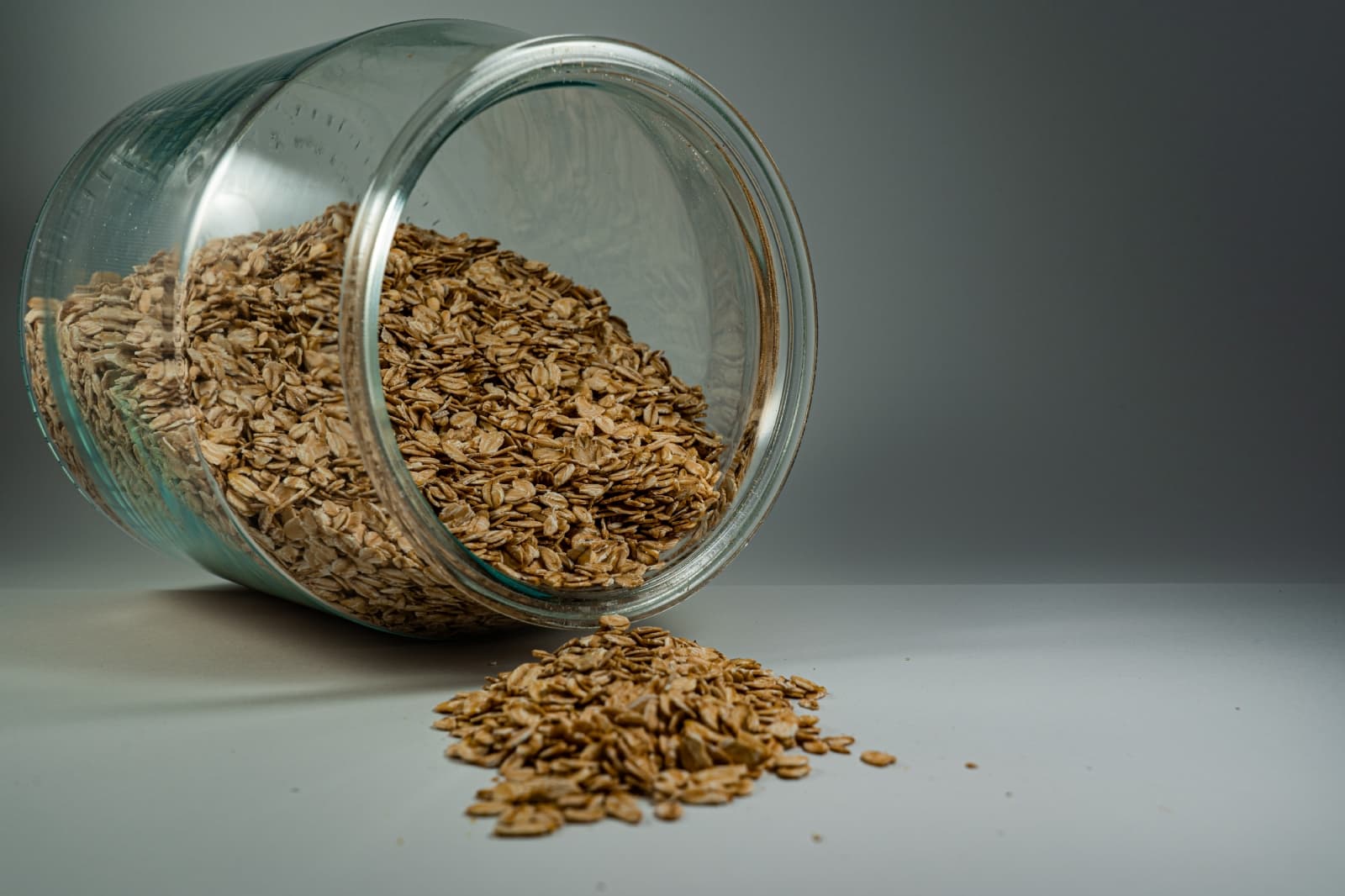 Qué beneficios tiene tomar agua de avena todos los días?