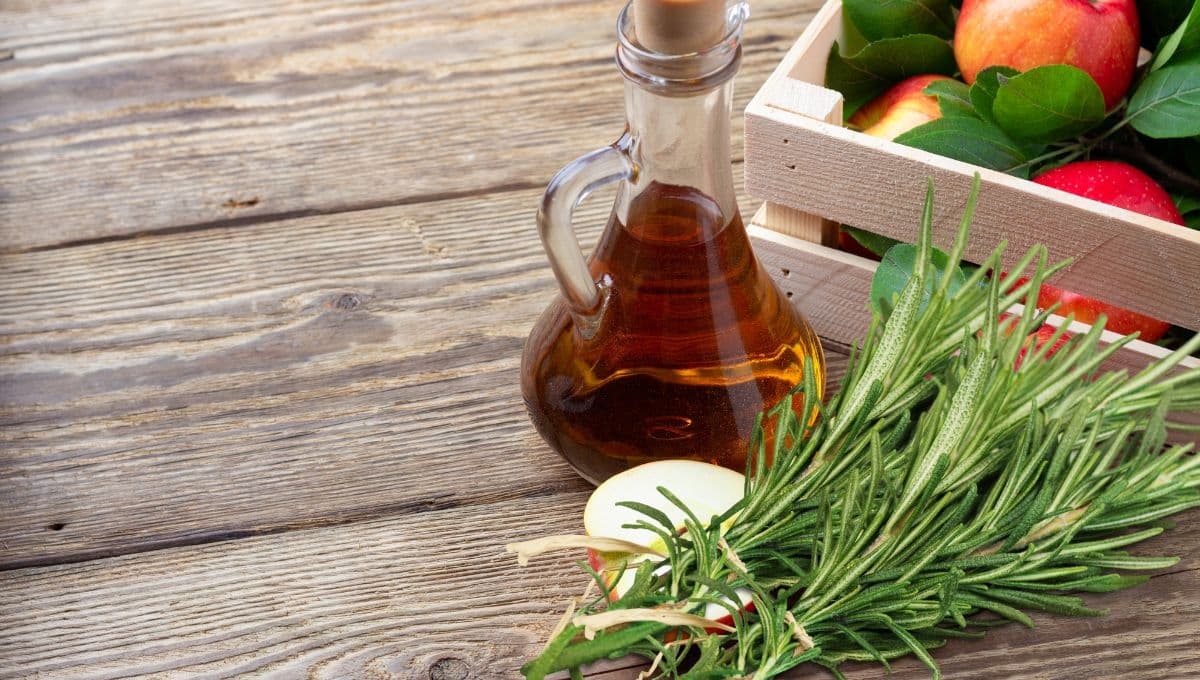 Usa romero y vinagre de manzana para eliminar las canas de esta forma