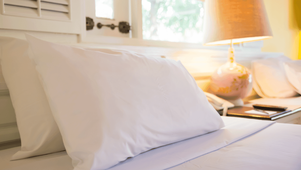 ¿Cómo lavar las almohadas que están amarillentas?