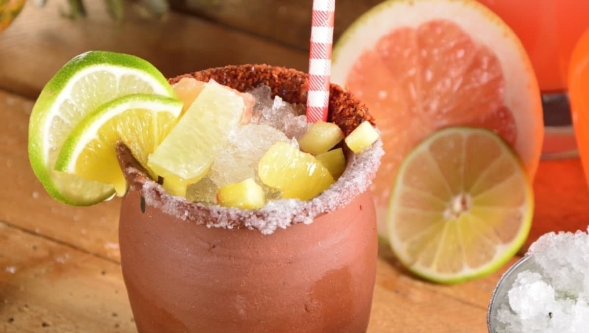 Prepara este delicioso cantarito de tequila para refrescarte | RECETA