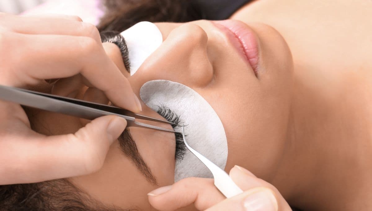 ¿Puedes usar extensiones de pestañas si vas a la playa? Sí, con estos 3 consejos