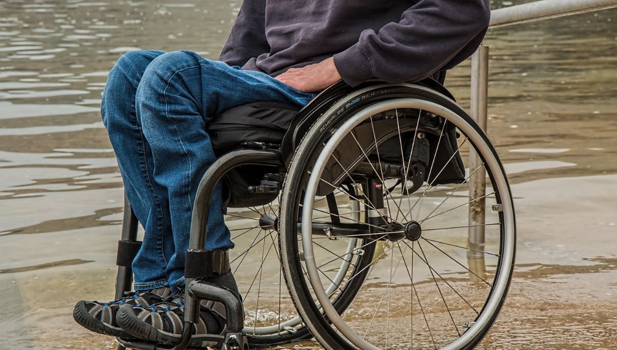 ¿Qué es la esclerosis múltiple y cómo se manifiestan los síntomas?